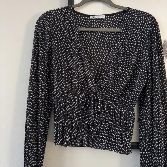 Zara | EUC Polka Dot Long Sleeve Chiffon Blouse in Black/White Size Medium - Picture 3 of 5